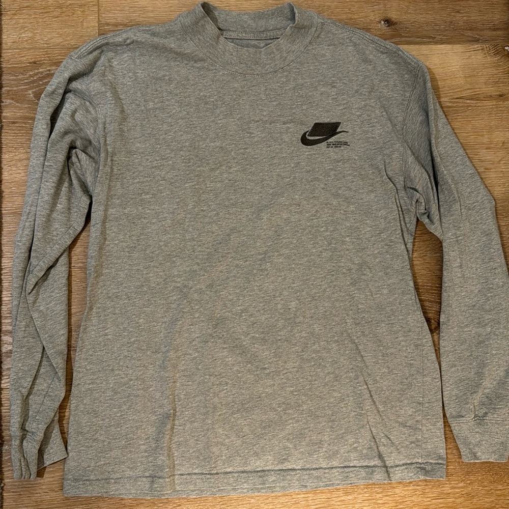 Nike - Picture 4 of 5